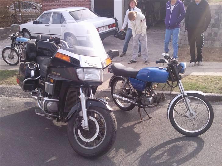 Suzuki dm50 *byttet* - Min samurai ved siden af min brors Goldwing. billede 8