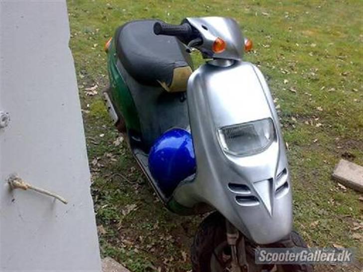 Piaggio typoon SOLGT - den blev stjålet i december 08 og fik den tilbage sådan ser den ud nu  billede 5