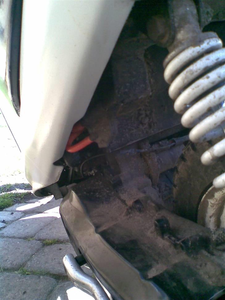 Yamaha jog space Solgt - uha orange benzin slanger det ser godt ud men det tog lang tid at skifte  billede 11