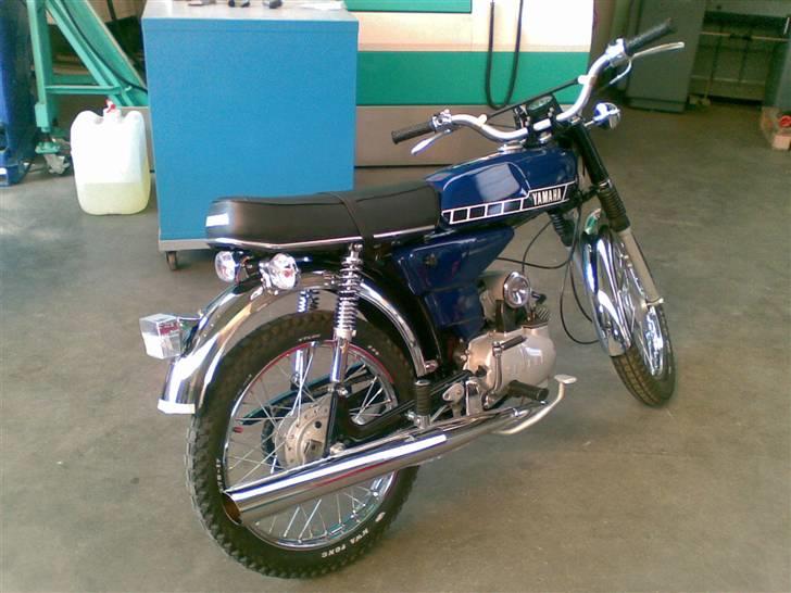 Yamaha FS1 K1 4 Gear "THE BLUE" - Sådan står den nu med de ny malede sideskjolde billede 15