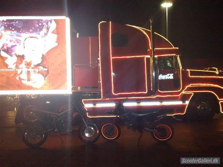 Derbi Senda SM X-treme (Solgt) - Da kan man rigtig se effekten af refleks båndene ;) billede 16