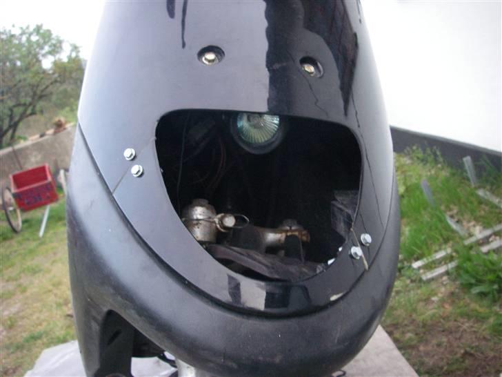 Yamaha jog space solgt 3700kr. - jaa havede både prøvet glasfiber og spartel men det kunne ikke holde og så må mand jo gribe til andre mitoer billede 8