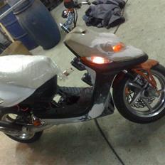 Yamaha Bws ng Orange Devil solgt