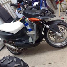 Yamaha Bws ng Orange Devil solgt