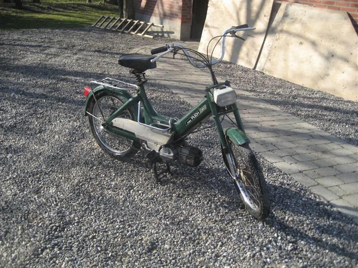 Puch Maxi P Grøn slider - Maxien spiser scootere til morgenmad billede 1