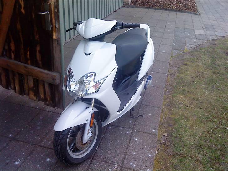 Yamaha Jog r .. den er væk :( billede 2