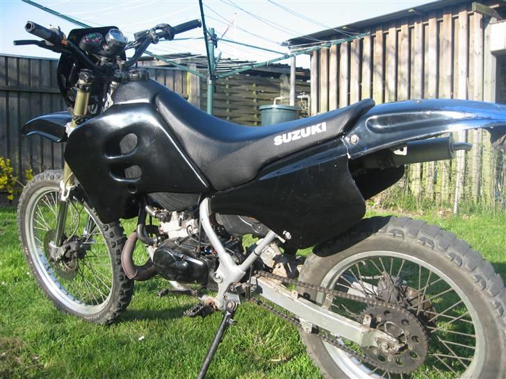 Suzuki RMX Luna Den sorte sniger - Jeg ved godt malingen skaller men hun skal snart males :D:D billede 2