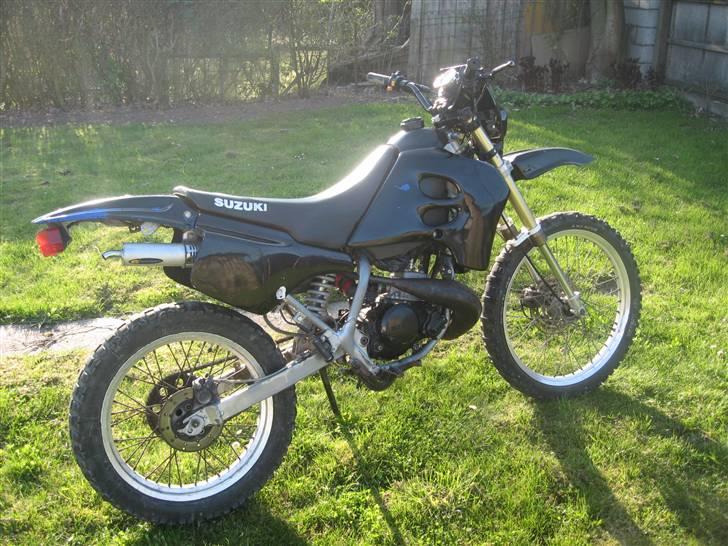 Suzuki RMX Luna Den sorte sniger - Jeg ved godt malingen skaller men hun skal snart males :D:D billede 3