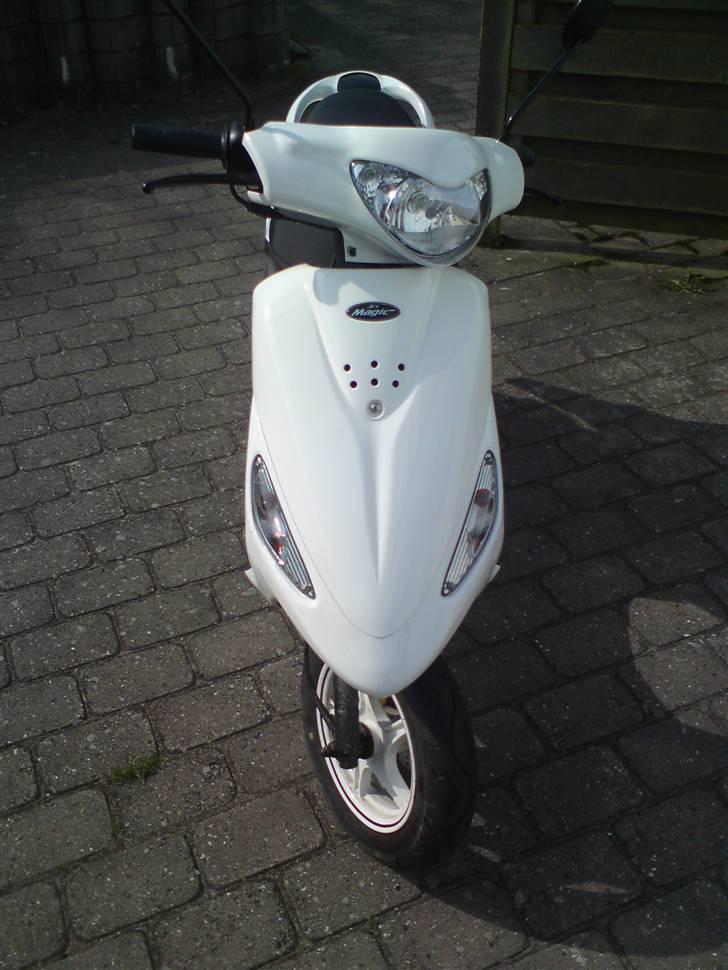 PGO White magic *SOLGT* billede 1