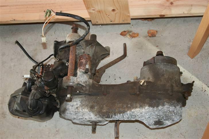 Yamaha jog as "SOLGT" - har skiftet luftfilteret slebet motoren og gjort den ren også har den fået lidt maling. og er blevet meget finere. billede 10