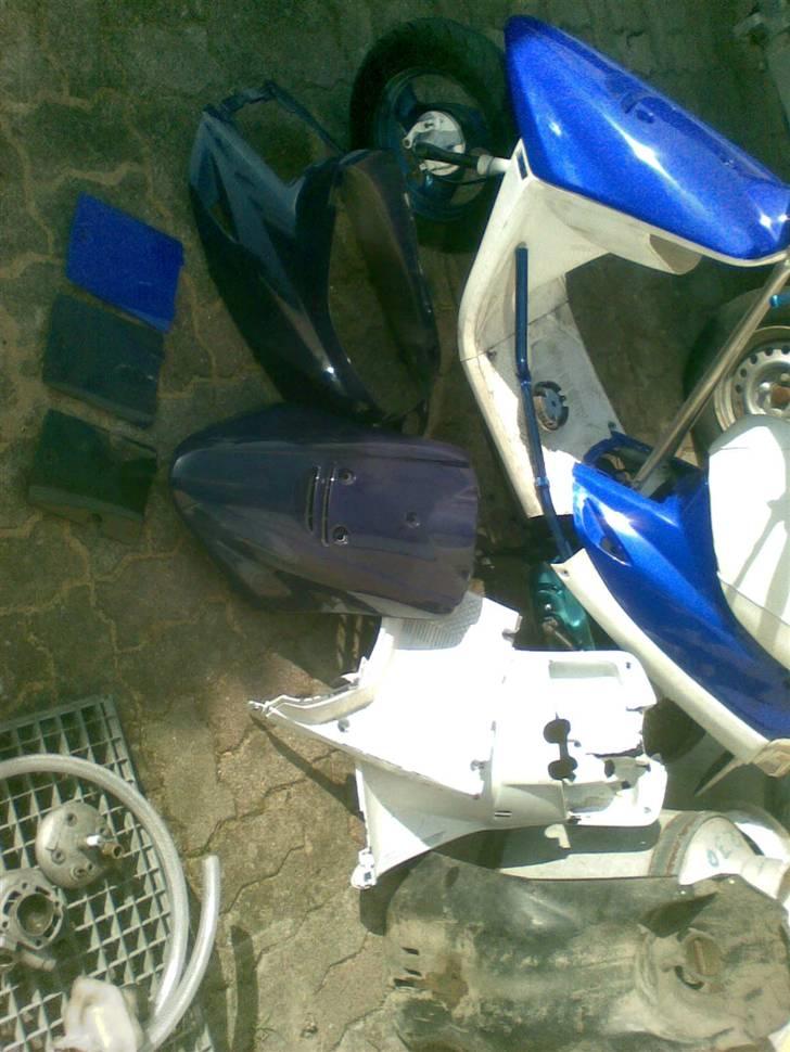 Yamaha jog den er blå solgt - der også til stel for stærker til den  billede 11