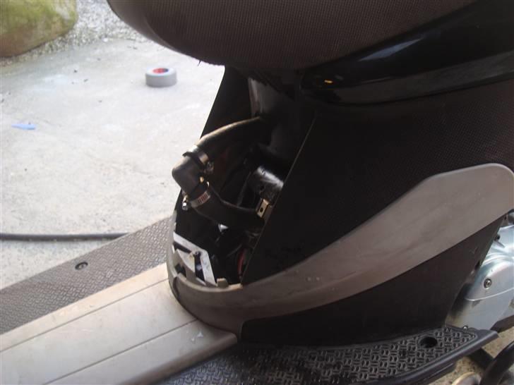 Piaggio Nrg power LC SD Solgt i dele.. - slange op til el pumpe billede 9