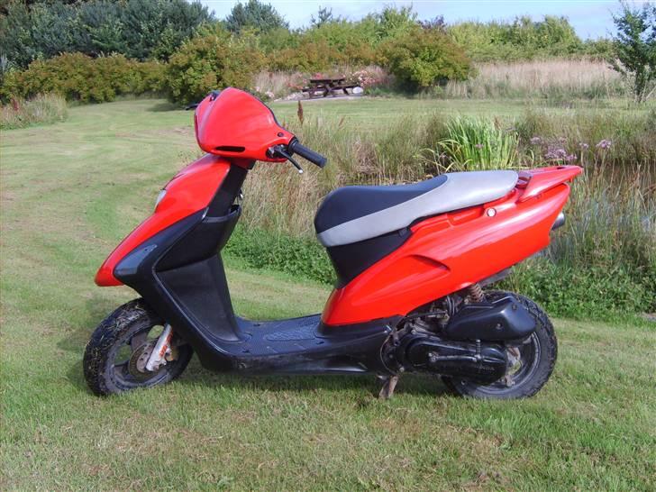 Honda Sfx solgt - Billedet er taget, lige efter den blev malet færdig. Synes selv resultatet er blevet meget godt :P billede 1