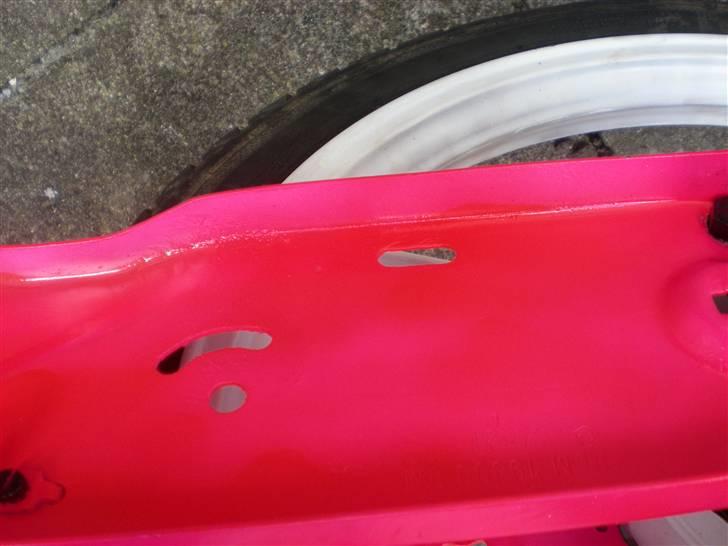 Vespa ciao si - skulle værre neon lyserrød men den blev neon favet og en strejf af rød mega fed efekt billede 4