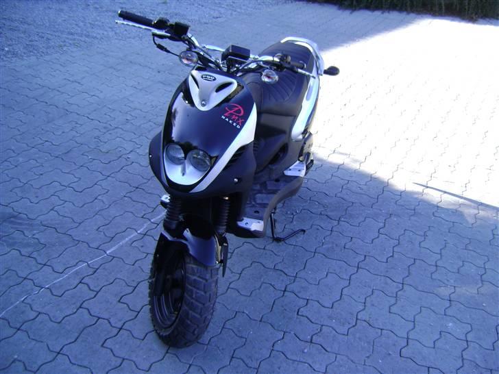 PGO Naked - forfra :b billede 1