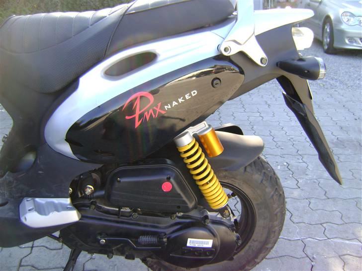 PGO Naked - hvis du står bagfra, så er det venstre side (støddæmperen er standard) billede 2