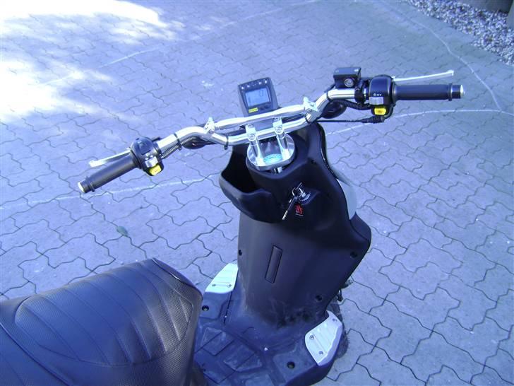 PGO Naked - skråt bagfra billede 6