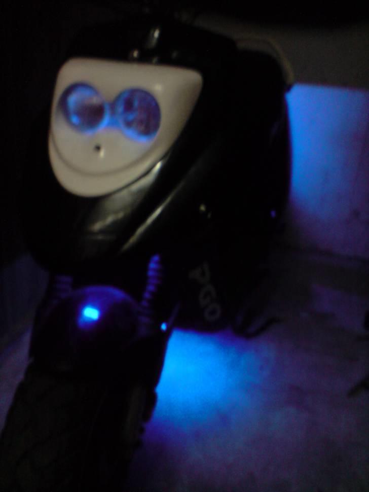 PGO Hot 50 (Byttet til Jog R) - Har lii´ faaet sat neonlys, bartstyr og aluplader paa ;) billede 9