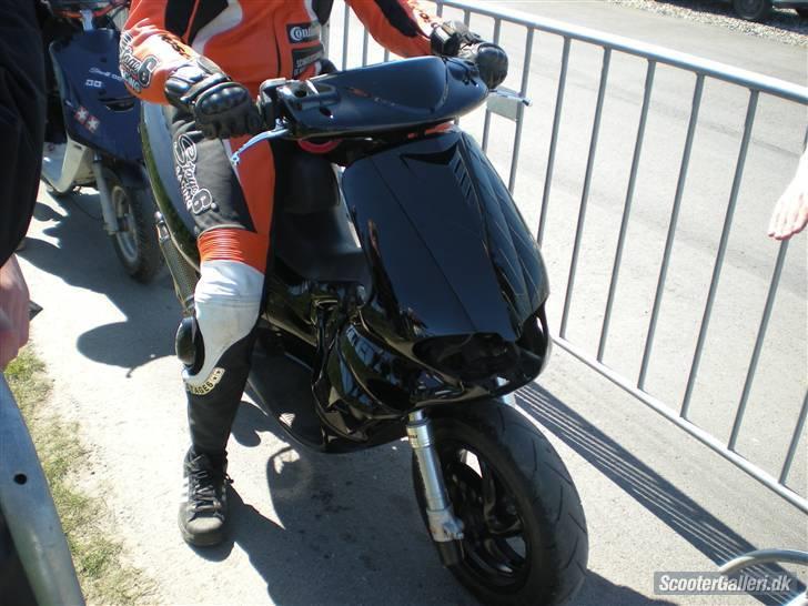 Gilera Runner - SOLGT - På vej ind på banen til Træf 7000 :) Tak til morten for at køre på den :P billede 18