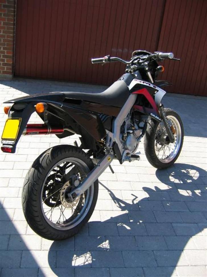 Gilera SMT LC NYE BILLEDER!!!!!  - som den så ud i sommers. Her har den stadig bagskærm og grå fælge billede 17