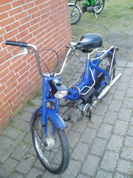 Puch Maxi  "Til Salg" - Her har de fået sine gamle, men originale håndtag på. Har også fåetnyt stempel og en udstødning. billede 6