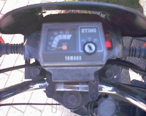 Yamaha SG50 Sting - kontakten ved siden af speedometeret er til lys i speedometeret. billede 10