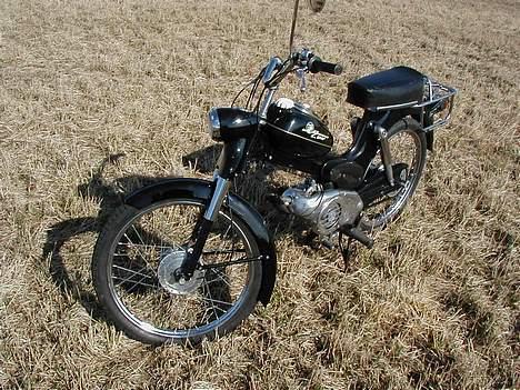 Puch MS 50 (stjålet) Findeløn! - der falder Solen perfekt så man rigtig ka se hvor blak motoren er.. billede 4