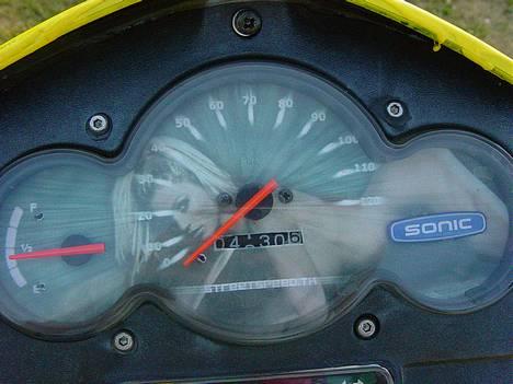 Aprilia Sonic SOLGT - Mit speedometer! :P Der kom en løber.. :/ Det er lidt nedern.. billede 2