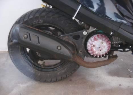 Yamaha jog (SOLGT) - Blæserhjul er farvet rødt;) (frækt:P) billede 5