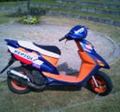 Honda SFX Repsol - Her er et billed mere af min SFX... (dårlig billed)  billede 2