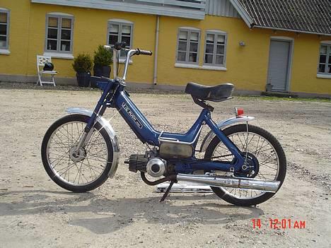 Puch Maxi [ Solgt ] - Alle de fra Siden af. Der skal jeg også læige have sat sideskjoldene på. De Krome. billede 3