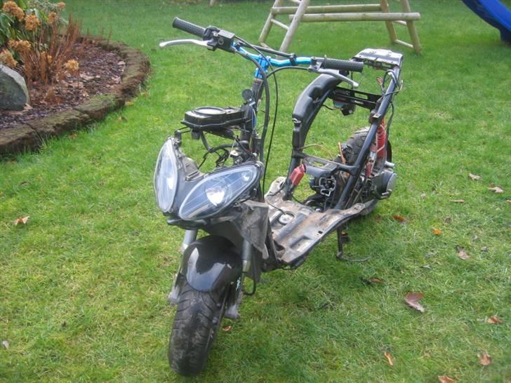 Piaggio NRG Power DT - Sådan så den ud da jeg fik den! Der er sket noget af en forandring indtil videre efter min mening! :-) billede 13