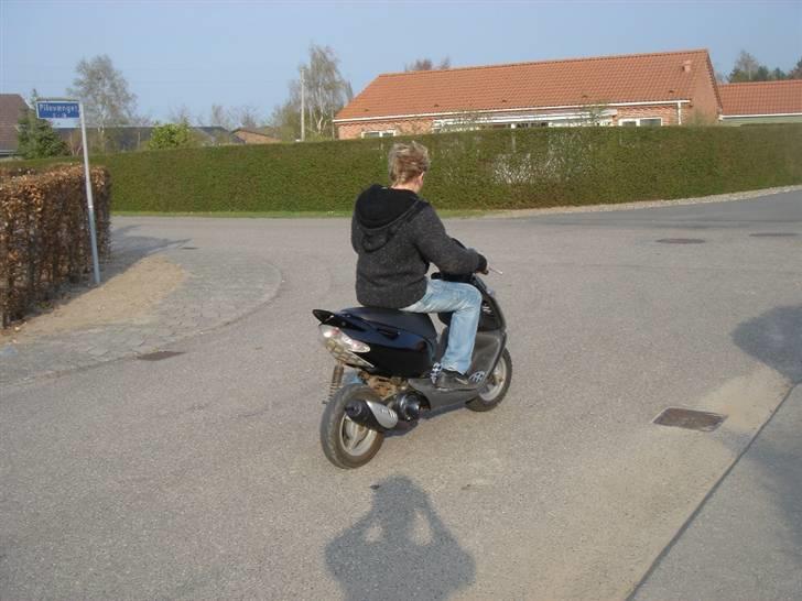 Aprilia Sonic (SOLGT) - en lille køretur da jeg kom hjem med den ;) billede 2