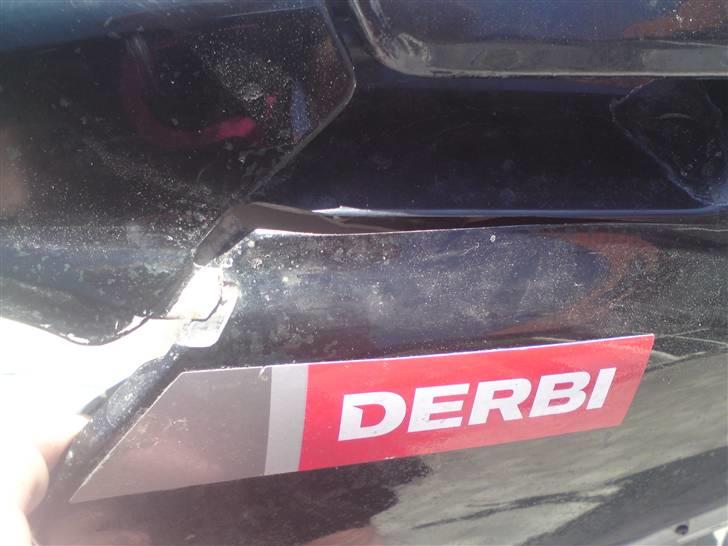 Derbi Senda sm ;) byttet - den eneste skade der er der på fordi en idiot skulle sparke ud efter mig og ramte skjoldet men ser man næsten ikk billede 9