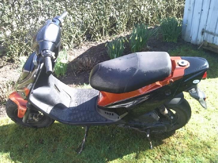 PGO Hot 50 (FØR!) TIL SALG!! SE ANDEN SCOOTER I PROFIL - Som den så ud lige da jeg fik den ;) - Tilsalg/bytte!!!!! billede 2