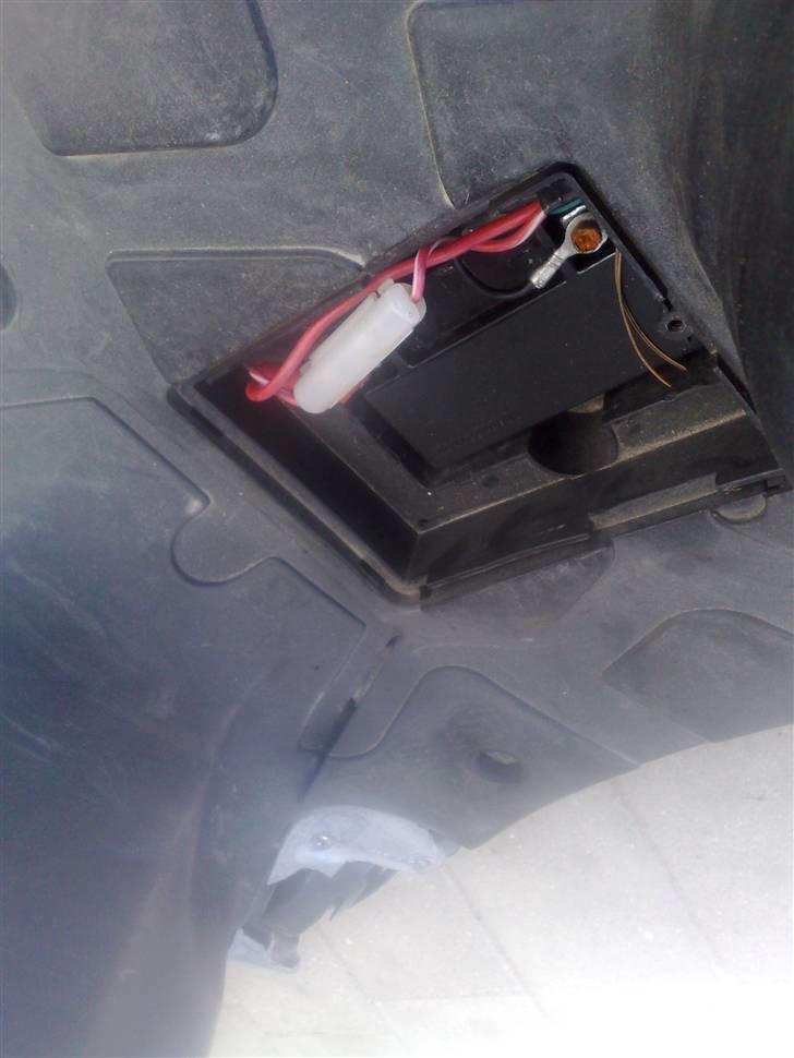 PGO Pmx Byttet Til Sfx - Her kan i se for et lille skjold jeg mangler.. jeg regner med jeg skær en metal plade ud og smider det på :) også den lille fod plade som er knækket! billede 5