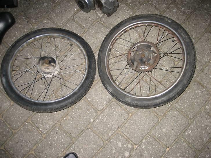 Puch Maxi k (projekt) - Her er fælgene, de skal også males metallic rød billede 2