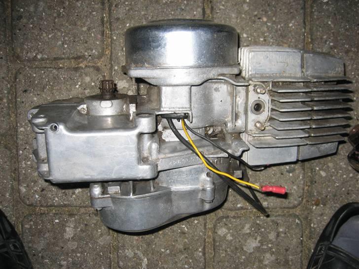 Puch Maxi k (projekt) - Her er motoren fra toppen billede 4