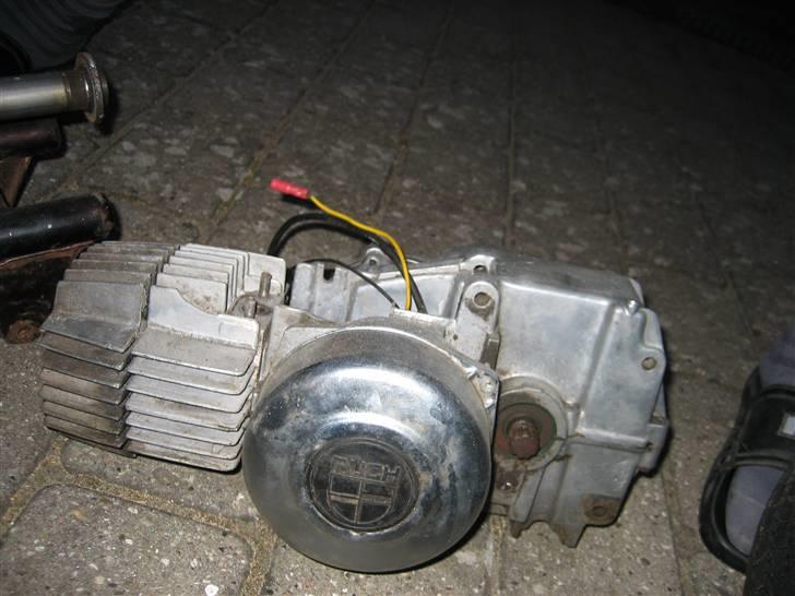 Puch Maxi k (projekt) - Her er motoren fra siden billede 5
