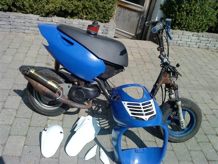 Aprilia Sonic. Byttet til Derbi. - Skal du ha´ noget for pengene, så læg dig ned i svingene!  billede 1