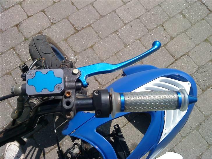 Aprilia Sonic. Byttet til Derbi. - Skal du ha´ noget for pengene, så læg dig ned i svingene!  billede 4