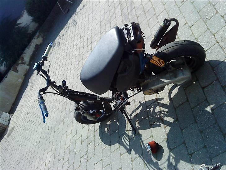 Aprilia Sonic. Byttet til Derbi. - Skal du ha´ noget for pengene, så læg dig ned i svingene!  billede 9