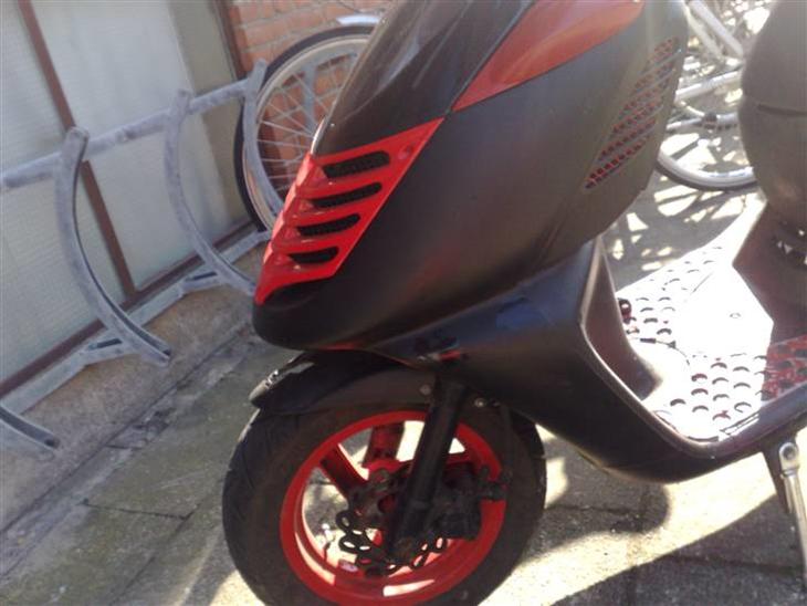 {{currentPhoto.altText}} billede {{currentPhoto.number}}