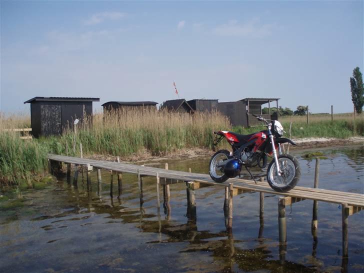 Aprilia SX50 (Solgt) - Lidt lækkert wallphoto fra en unknown havn. :D  billede 18