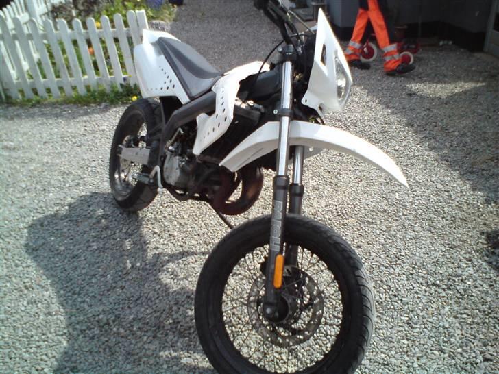 Derbi senda taget af politiet. billede 2