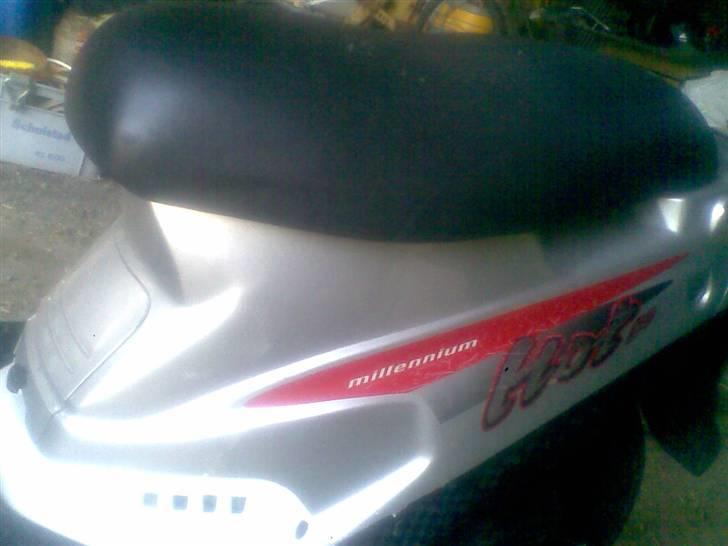 PGO Hot 50   >> SOLGT << - sæde (bliver et hvidt) billede 4