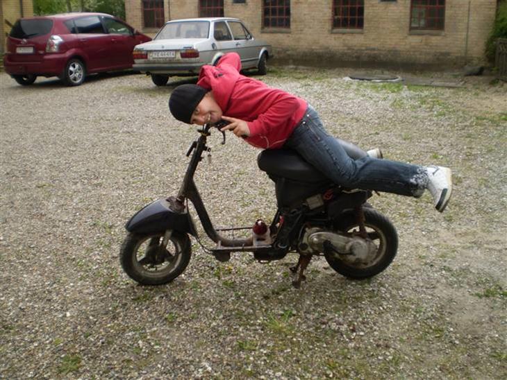 {{currentPhoto.altText}} billede {{currentPhoto.number}}