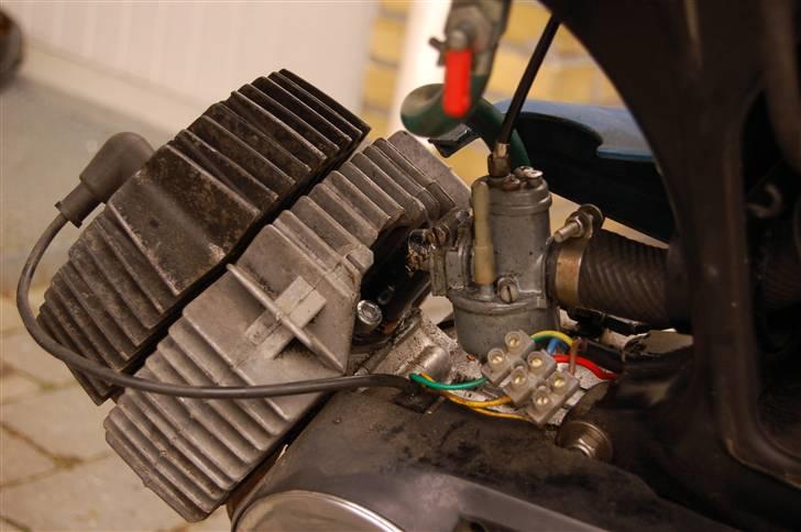 Puch Monza  - close up af motoren billede 20