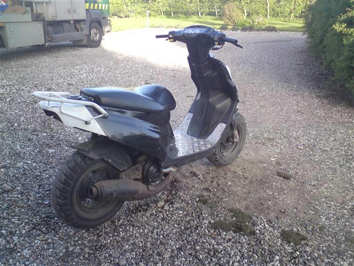 PGO Hot 50 SOLGT - Fra den ene side. billede 1