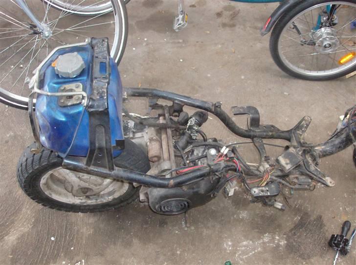 Yamaha jog space FØR! - og nu er vi i gang med den :D billede 9